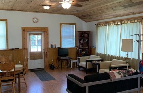 West Branch Cabin | Clear Lake Lodge * Plenty Of Parking Close To Lake And Bar