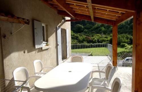 Saint-Paul-le-Jeune House | Clear waters, bed and breakfast "the source