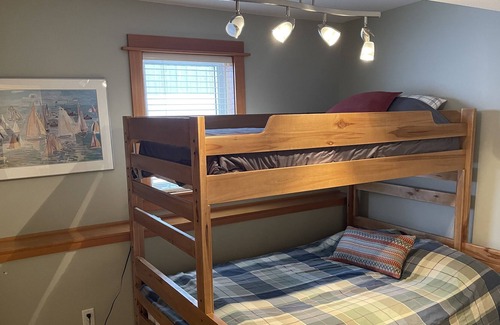 Okanagan-Similkameen Cabin | Clearview in lower suite close to village