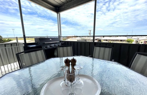 Port Victoria Apartment | Clearview Shack - Entire Home in Port Victoria