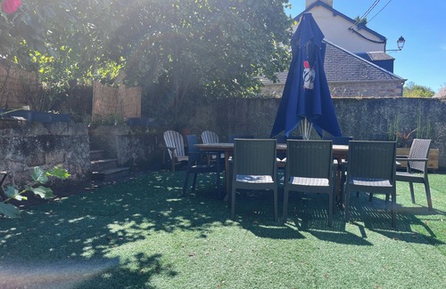 Clecy House | Clécy center, 10 min walk from the banks of the Orne .4 to 10 people adjustable rates