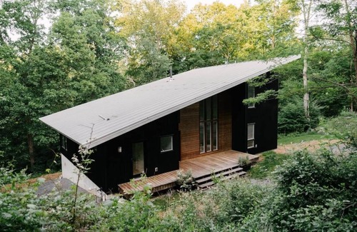 Hankins Cabin | Clementine Creekhouse Retreat in Hankins