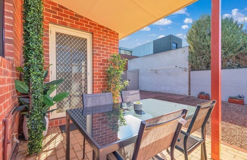 Kyabram House | Clements House, 100 metres from the main street. 3 Bedroom Family Home.