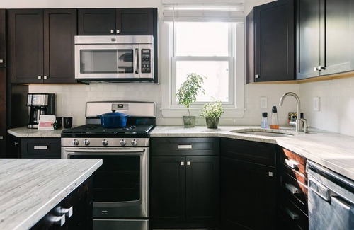 Tremont House | Cleveland 3 Bedroom Home in Walkable Tremont with Ground Floor Bedrooms