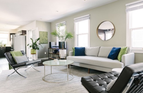 Tremont House | Cleveland 3 Bedroom Home in Walkable Tremont with Ground Floor Bedrooms