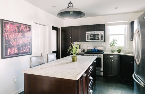 Tremont House | Cleveland 3 Bedroom Home in Walkable Tremont with Ground Floor Bedrooms