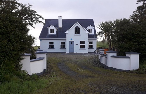 Louisburgh House | Clew Bay House with breathtaking ocean views