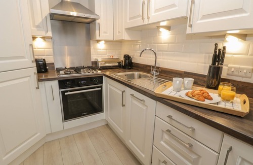 Whitby Cottage | CLICKETY-CLACK COTTAGE, family friendly, with a garden in Whitby