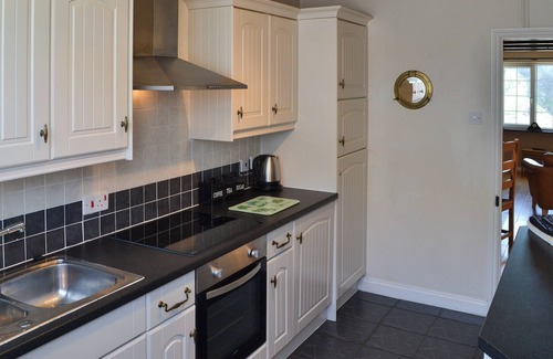 Port Isaac Cottage | Cliff and sea views from this family cottage, only 200 yards from the harbour.