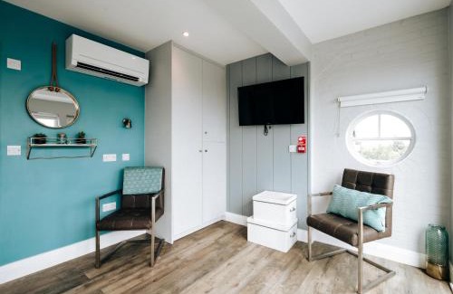 Gorleston-on-Sea House | Cliff Cottage - Luxurious Seaview Retreat