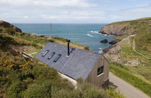 Trefin House | Cliff-top Cottage on Coast Path w/Panoramic Views