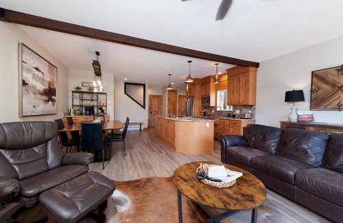Purgatory House | Cliffside Casa (#109) | Mtn Views - Deck - 1 Mile to Ski & Mtn Biking, DogsOK