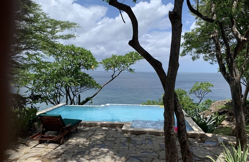 Playa La Redonda House | Cliffside home in spectacular Redonda Bay