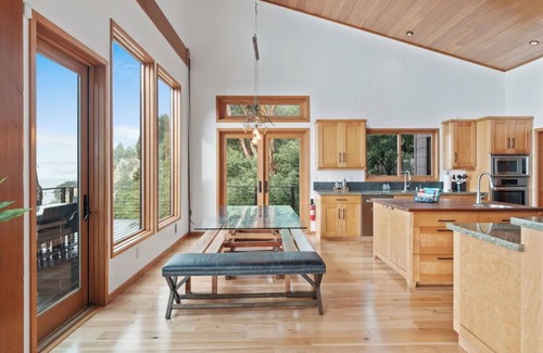 Big Sur House | Cliffside Luxury Retreat: Panoramic Views + Outdoor Copper Tub + Sauna