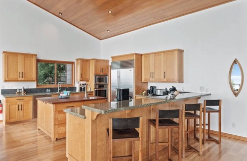 Big Sur House | Cliffside Luxury Retreat: Panoramic Views + Outdoor Copper Tub + Sauna