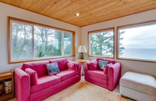 Oceanside House | Cliffside Serenity