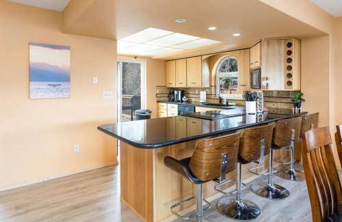 Seward House | Clifftop Townhouse, Panoramic Views Sleeps 8