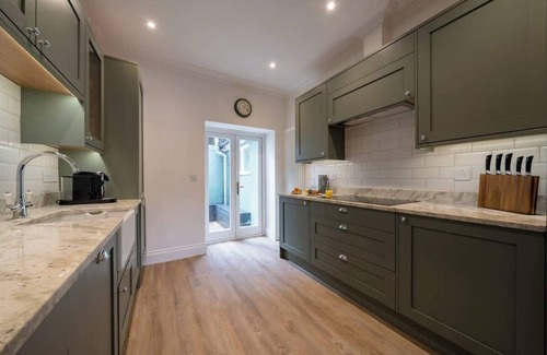 Clifton House | Clifton 4BR - Cinema Room! Sleeps 8 - Hen/Stag Dos