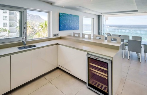 Clifton Apartment | Clifton Apartment on the Waters Edge (Ocean Breeze)