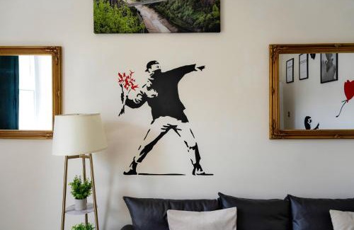 Cotham Apartment | Clifton Nr Centre, Georgian Period Flat, Permit Parking x1, Garden
