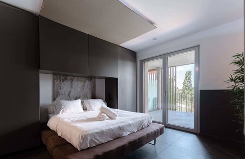 Gasperich Apartment | Cloche d'Or Luxe: Sleek & Bright