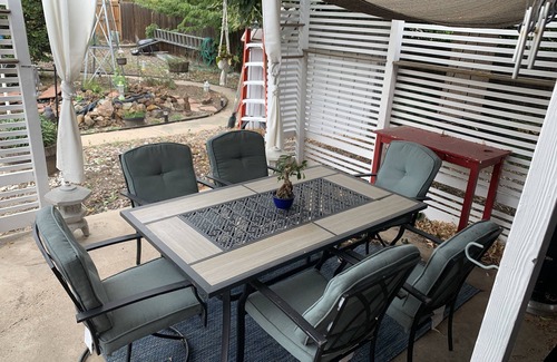 Aurora House | close 2 Aurora hospitals, Cherry creek state park, 10 min Downto, 20 min 2 Dia