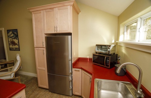 Vichy Springs Apartment | Close and Yet So Far