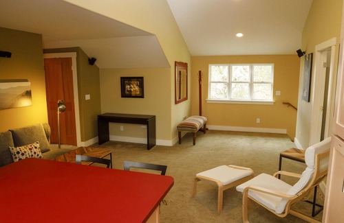 Vichy Springs Apartment | Close and Yet So Far