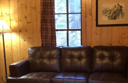Union Creek House | Close Drive to Mt. Thielsen and Union Peak! FREE Parking Onsite!