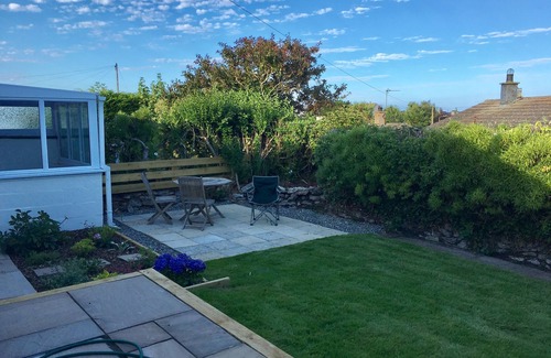 Moelfre House | Close to beach and coastal path with sea and mountain views. Pet friendly!