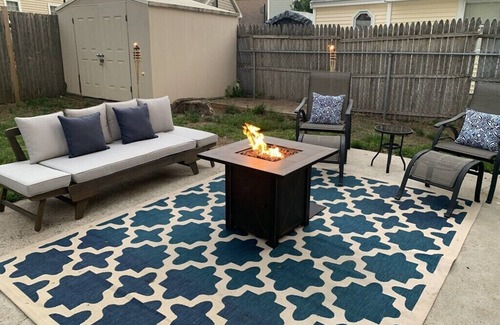 Hampton Cottage | Close to Beach! Pool, Hot Tub, Firepit in Patio area & Deck.