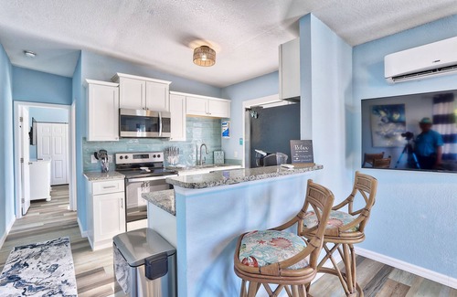 Capri Isle House | 🌴 Close To Beach ☀ Shore Thing Duplex 🐬 Easy Island Access
