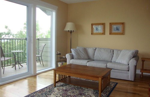De Winton Cottage | Close to Calgary and Spruce Meadows Esquestrian