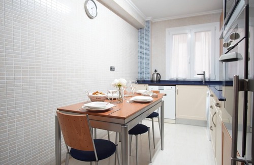 Santutxu Apartment | Close to Casco Viejo, cosy and very equipped.