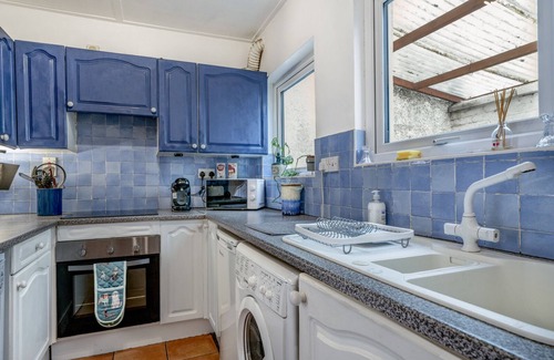 Belfast House | Close to city centre home with public transport