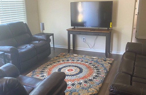 Hampton House | Close to Coliseum, Convention Center, VA Beach. Clean and safe location!