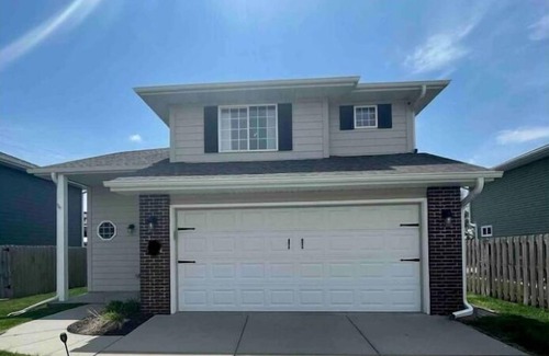 Council Bluffs House | Close to Downtown Omaha and Interstate.