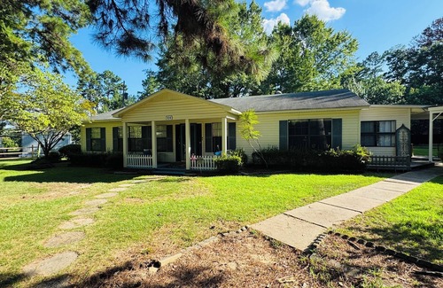 Camden House | Close to downtown Camden! Sleeps 6