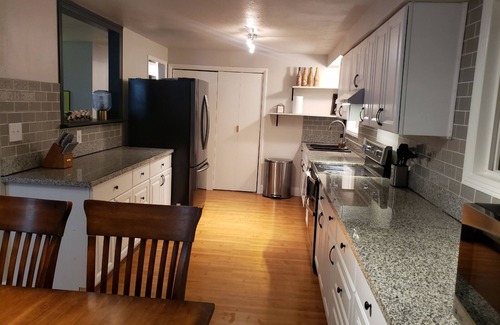 West University House | Close to Downtown Reno, easy drive to Tahoe, spacious house overlooking Reno!