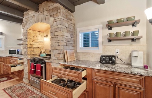 Fayetteville Cottage | Close to downtown and Syracuse University with fire pit!