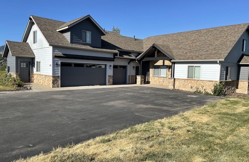 Bozeman House | Close to Downtown with Mountain Views