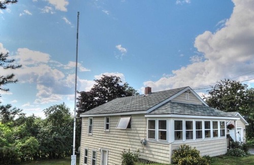 Rangeley Cottage | Close to Everything, Cozy Cottage for up to 6, Cleanest in Rangeley!