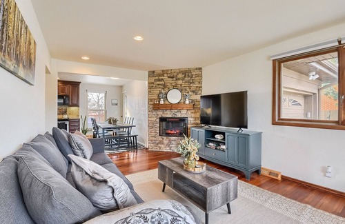 Lamar Heights Area House | Close to Everything! w/Sauna, Fireplace, & Large Backyard