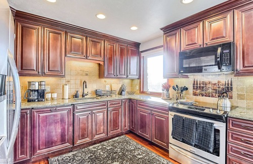 Lamar Heights Area House | Close to Everything! w/Sauna, Fireplace, & Large Backyard