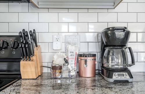 Chatham-Arch Apartment | Close to Gainbridge and Lucas Oil