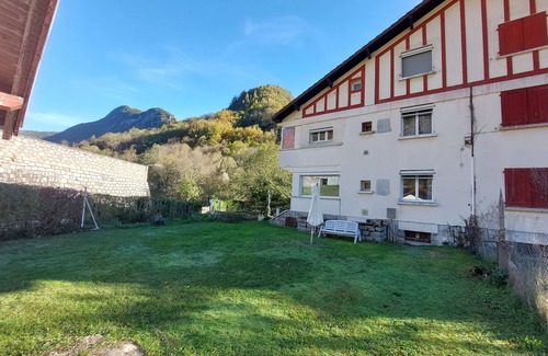 Vicdessos Apartment | Close to hiking and skiing quiet and beautiful garden