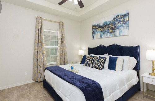 Edinburg House | Close to hospitals, universities, restaurants, shopping mall and more
