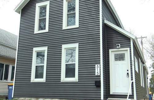 Grand Rapids House | Close to Hospitals, Downtown, Walk to Restaurants