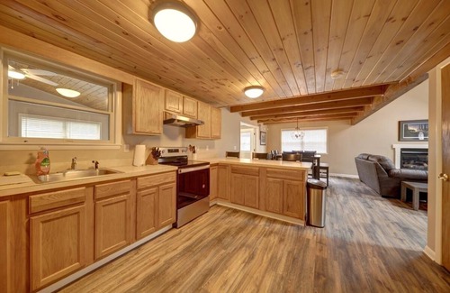 Hawley House | Close to Lake Wallenpaupack! Walk to the Beach!
