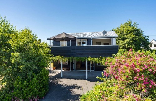 Rainbow Point House | Close to Lake with Wi-Fi
